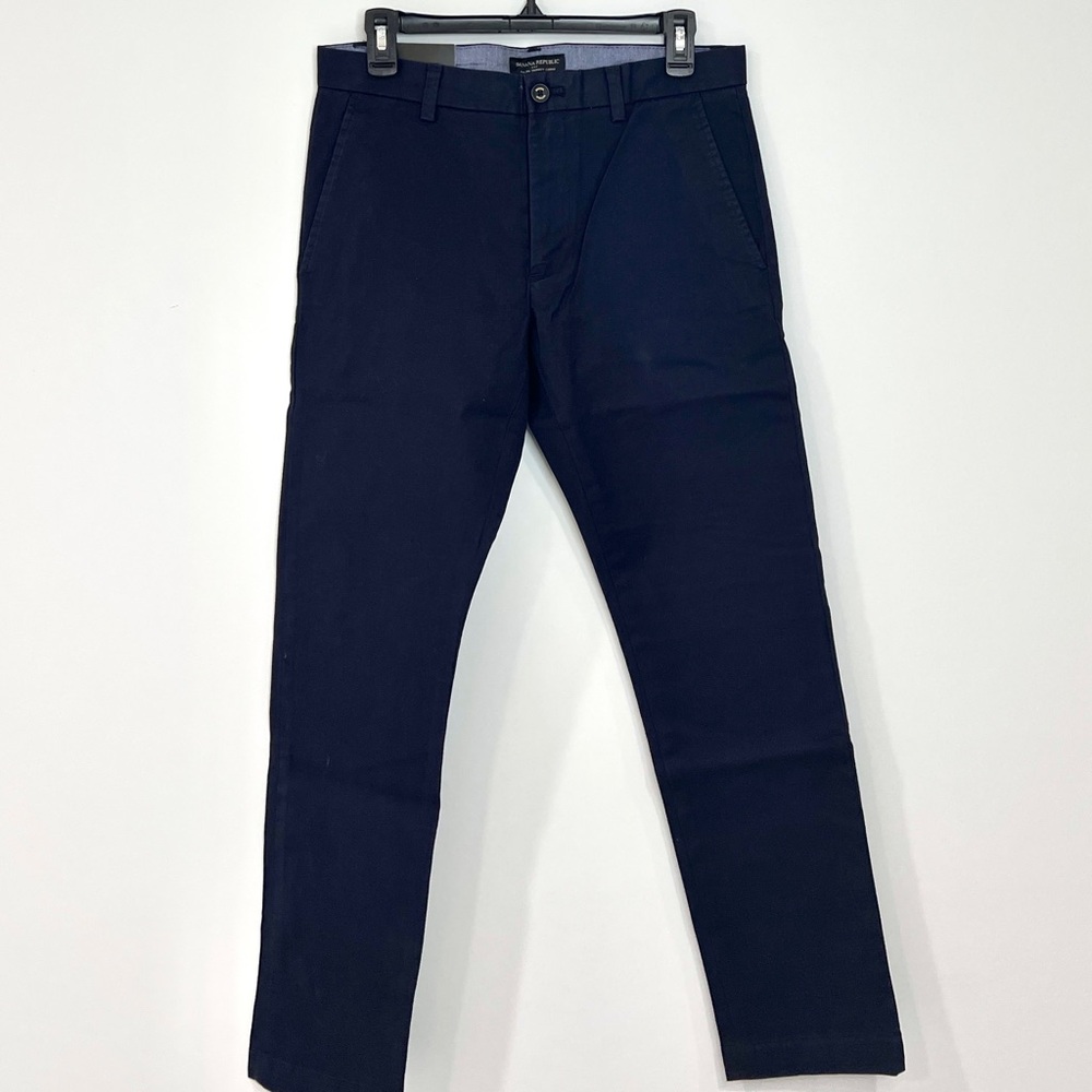 NWT Men’s Banana Republic Navy Fulton Skinny Chino Pants. Waist 30, length 30.